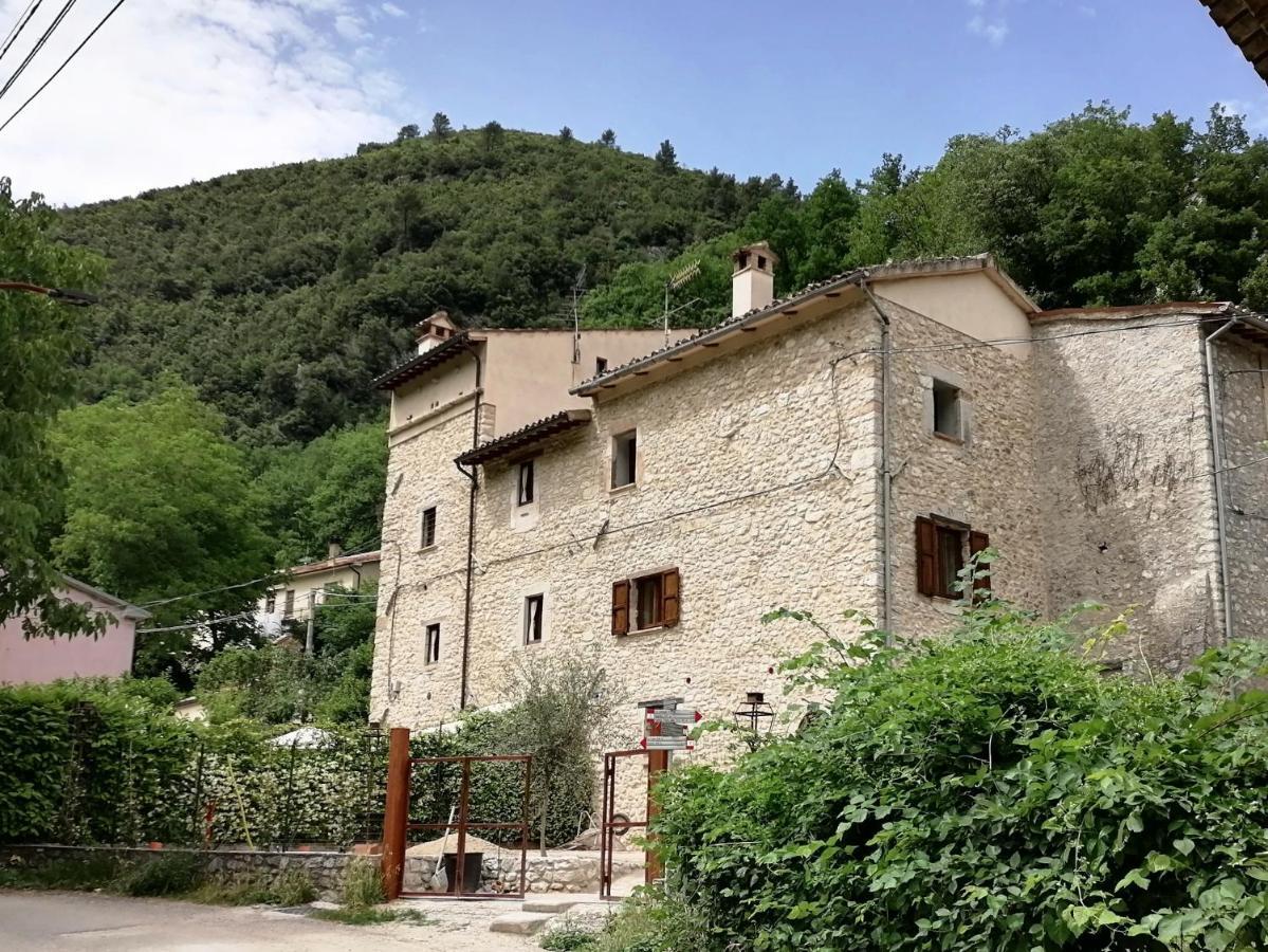 La Raccolta Apartment Scheggino Bagian luar foto